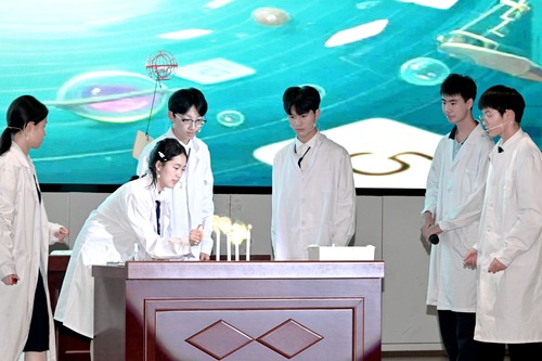 2025年5月13日郑州市第五高级中学社团嘉年华暨第二届科创文化节《化学时空奇遇记》九牧