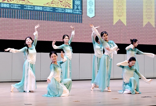 2025年5月13日郑州市第五高级中学社团嘉年华暨第二届科创文化节《戏曲邀约》节目